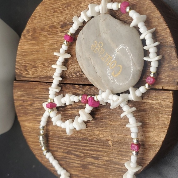 Puka chip shell necklace N3011 - Picture 3 of 3